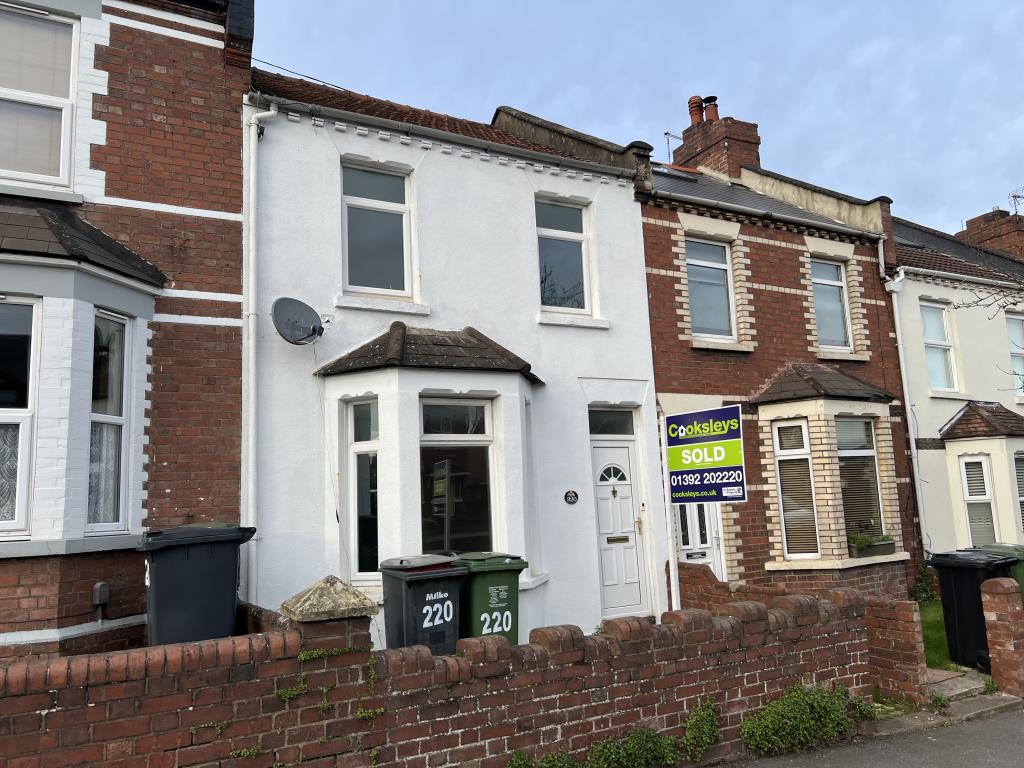 Lot: 13 - TWO-BEDROOM TERRACE HOUSE WITH GARDEN - General view of front of property